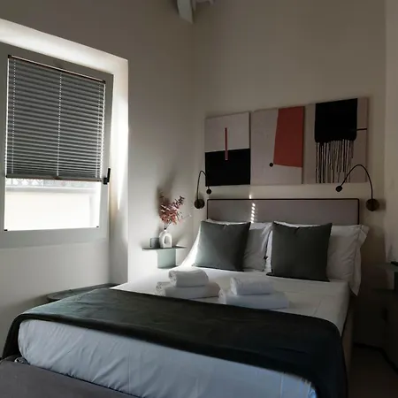 Luca's Over The Rose Garden Apartment