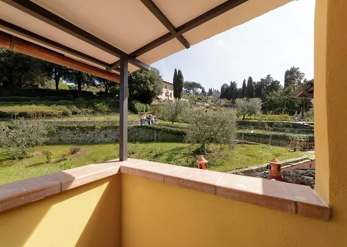 Luca's Over The Rose Garden Apartment *